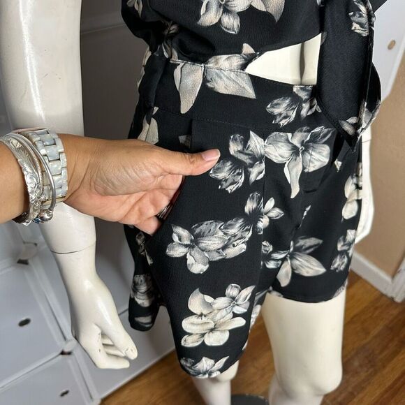 Ecru Lab Floral Cutout Shirts Romper Size Medium - Picture 6 of 16